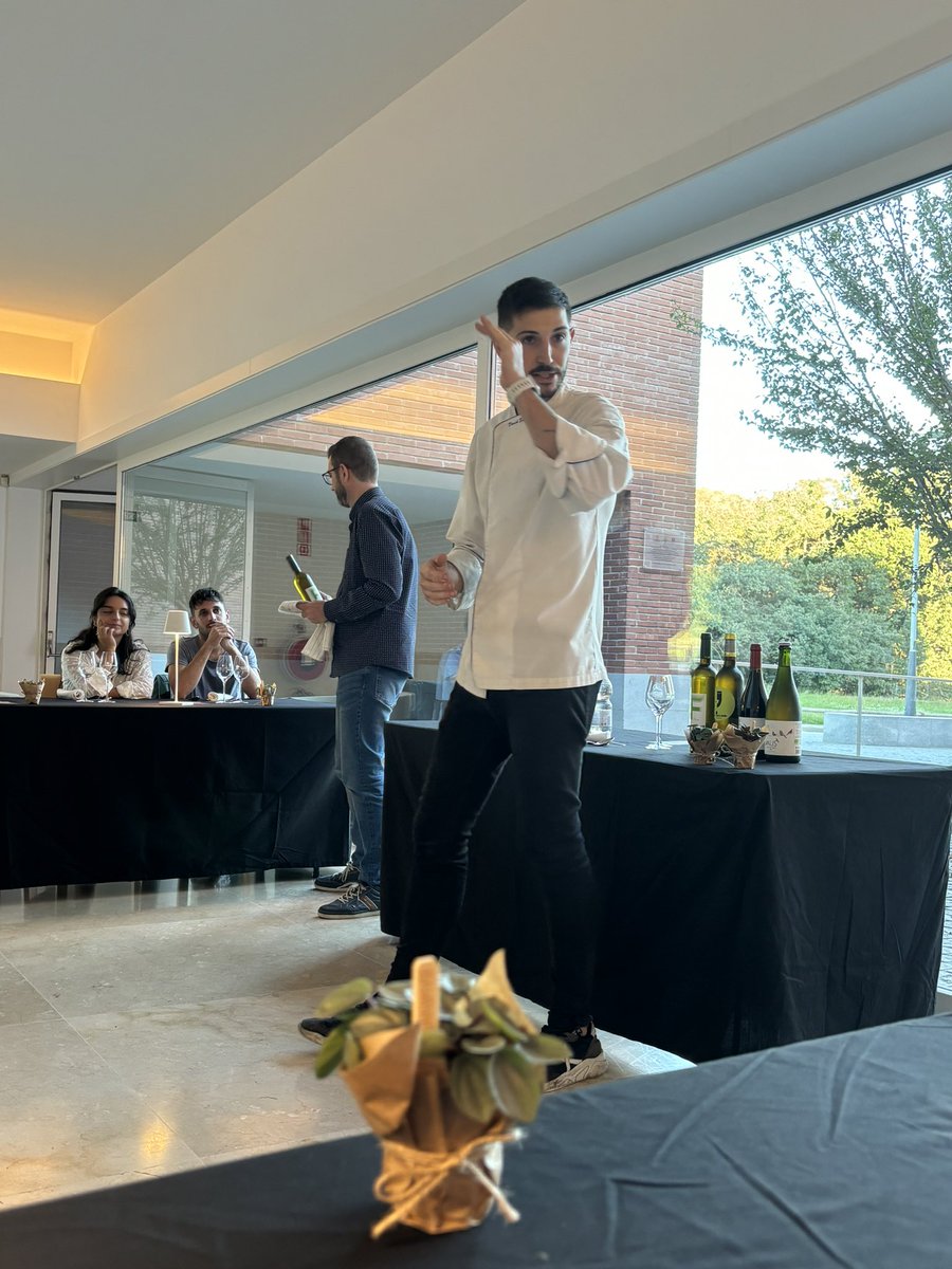 El #VallèsOriental forma part de la #TerraPansaBlanca i durant aquest mes d’octubre des de <a href="/terrapansablanc/">La Terra de la Pansa Blanca - Ruta Vi DO Alella</a> amb la <a href="/DOAlella/">DO Alella</a> s’organitza el #Vimes, amb moltes activitats.

Avui, he assistit al tast de vins a #Llinars , per donar suport des del <a href="/CCV_ORIENTAL/">Consell Comarcal Vallès Oriental</a> al Vi+ 

#ApropatiViu