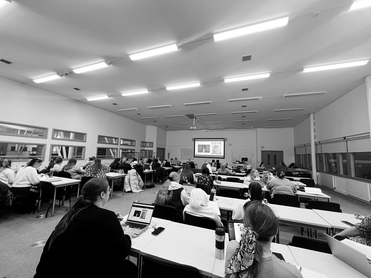 UoS_MAEdu's tweet photo. Our MA students have been engaging in lots of critical reflection this week. Visual art was used to promote critical discussion between the students, with consideration of how they can use imagery as an educational tool in their own contexts 🧠 https://t.co/oWIeQqROXa