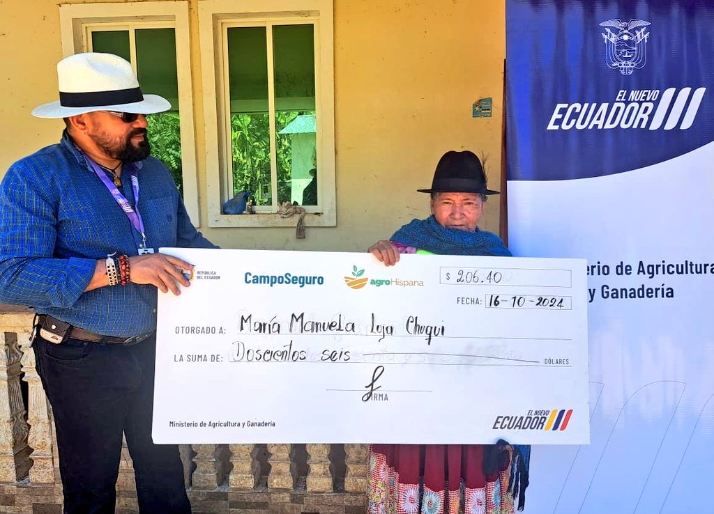 Agricultura_CZ6's tweet photo. #Cañar | Entregamos dos cheques de indemnización por afectación a cultivos de maíz suave en el sector Arrayan Dormido, comunidad Motilon, parroquia General Morales, a través del Proyecto #CampoSeguro en coordinación con la aseguradora y técnicos del MAG.
#ElNuevoEcuadorResuelve https://t.co/rxoMJspi1Q