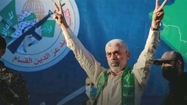 مِّنَ الْمُؤْمِنِينَ رِجَالٌ صَدَقُوا مَا عَاهَدُوا اللَّهَ عَلَيْهِ ۖ فَمِنْهُم مَّن قَضَىٰ نَحْبَهُ وَمِنْهُم مَّن يَنتَظِرُ وَمَا بَدَّلُوا تَبْدِيلًا (23) 
عاش بطل واستشهد وهو يقاتل
اللهم اغفر له وارحمه وتقبله من الشهداء
يحيي السنوار ابو ابراهيم