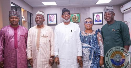 radionigeriahq's tweet image. The Minister of Solid Minerals Development, Dr. Dele Alake has harped on the need for collaboration with the National Boundary Commission, NBC to tackle boundary-related conflicts in mining areas.
#RadioNigeria #solidminerals #mining
radionigeria.gov.ng/2024/10/17/ala…