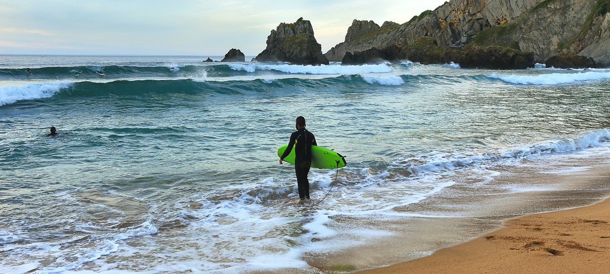 🏄‍♂️ ¿Listo para surfear? Las costas de #Cantabria, #Asturias y el #PaísVasco te esperan con las mejores olas. 🌊 ¡Vive la playa todo el año!

👉 bit.ly/3A0IVkB

#TeMerecesEspaña #VisitSpain #SurfEspaña @turismoasturias <a href="/cant_infinita/">Cantabria Infinita</a> <a href="/i_Euskadi/">Visit Euskadi</a>