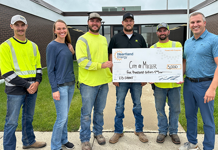 CEO_Olson's tweet photo. #EconDev grants from @HeartlandPower are helping two customers invest in the future of their communities. #AuroraSD and #MillerSD each earned $5K grants towards projects aimed at stronger, more resilient economies: https://t.co/TdfkLXu7fm
#PublicPower #CommunityPowered https://t.co/kgYlBssmX8