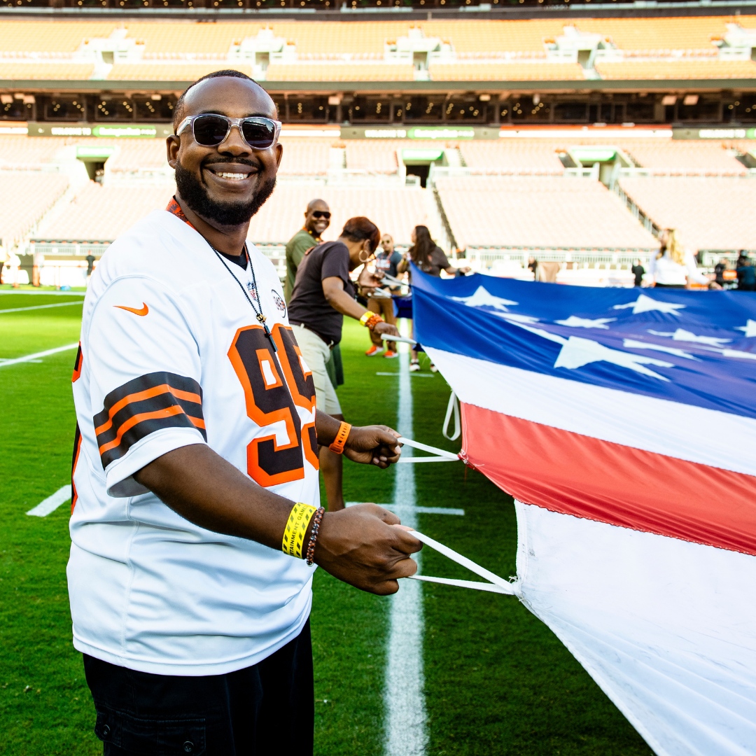 MCSTygers's tweet photo. ๐Throwback to last month when a group of our teachers joined in a memorable Stay in the Game eventโjoining other districts from across Ohio to hold a super-sized American flag on the field during the National Anthem.
#SITG #TYgerPride #HearUsRoar https://t.co/9G15zrDbE2