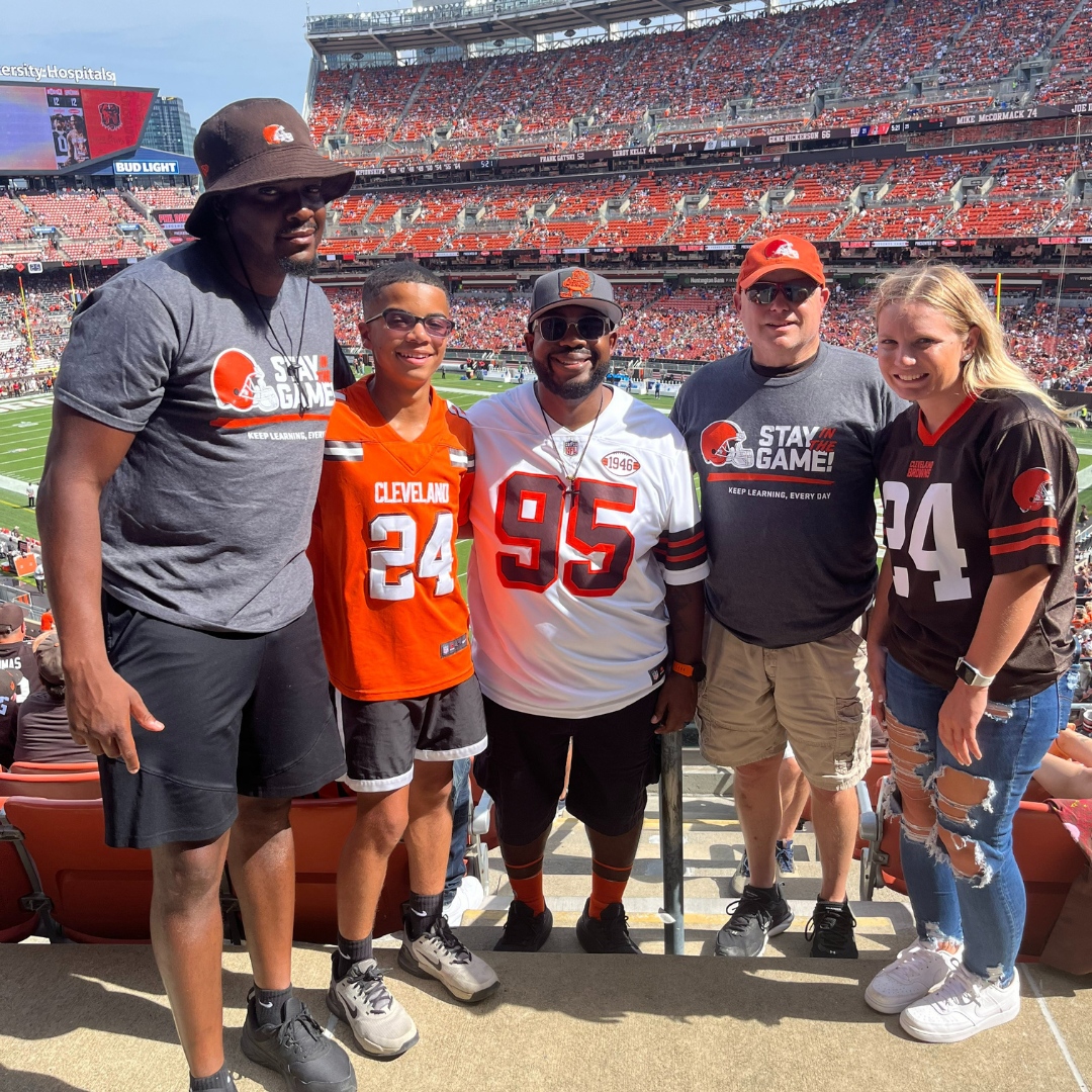 MCSTygers's tweet photo. ๐Throwback to last month when a group of our teachers joined in a memorable Stay in the Game eventโjoining other districts from across Ohio to hold a super-sized American flag on the field during the National Anthem.
#SITG #TYgerPride #HearUsRoar https://t.co/9G15zrDbE2