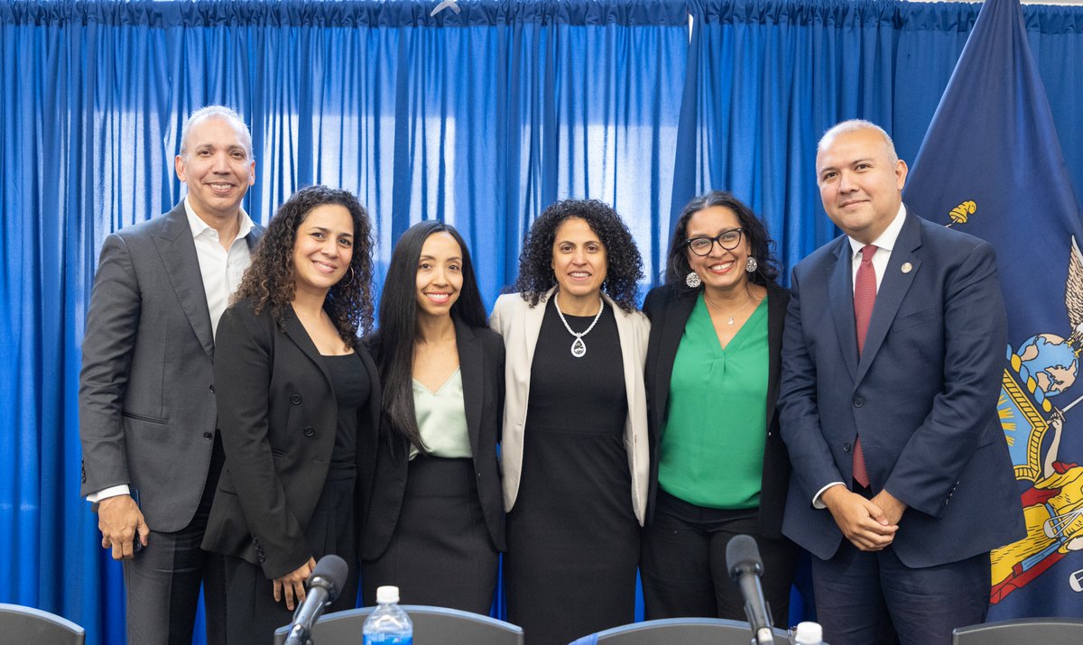 NYCDCAS's tweet photo. ICYMI: Our #CityTalk panel “Unity in Action” celebrated #HispanicHeritageMonth with top NYC government leaders! They shared their journeys, vision for the future, & the role of the Hispanic community in driving change. Next: Nov. 18 #VeteransMonth panel!
#NYCLeaders #Mentorship https://t.co/e2dqhquORD