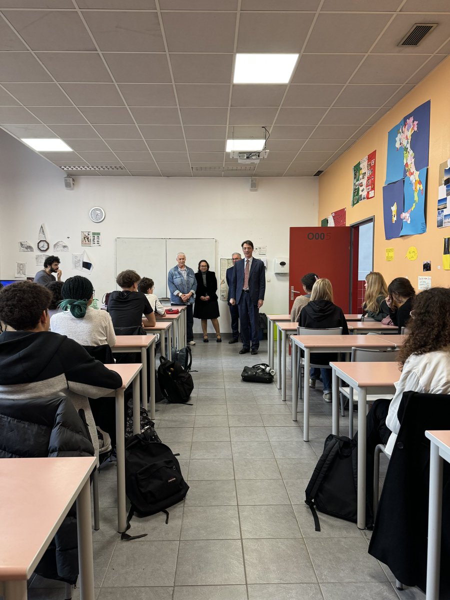 ItalyinParis's tweet photo. Missione consolare a Lille. Incontro di cortesia con la sindaca @MartineAubry.
Inaugurazione mostra Expérience Raffaello al Palais des Beaux Arts. Incontro con gli studenti di italiano del Liceo Montebello. @lillefrance @lyceeinter https://t.co/PXkZ1EcPlF