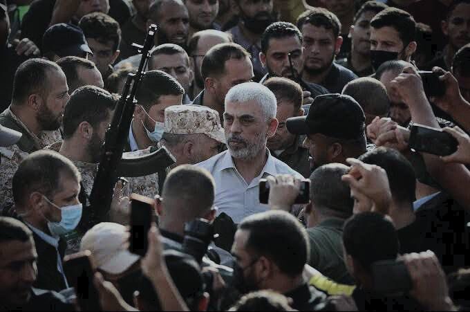عاش مُرعباً للصهاينة ..
واستشهد بطلاً شامخاً مُقبلا غير مُدبر ..

هكذا ..
هم الأبطال ..
