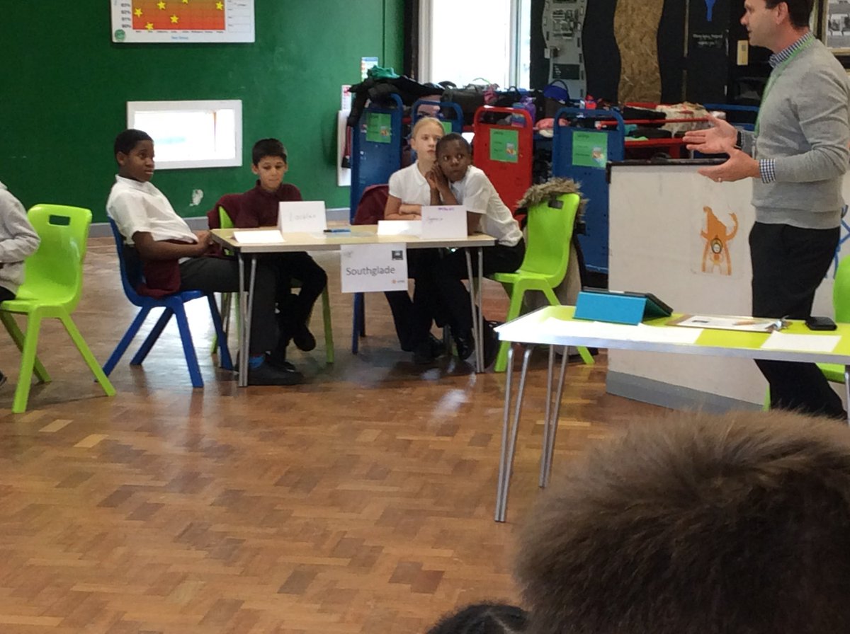 Four fantastic Year 5 children took part in a local school Mastermind Challenge at Robin Hood Primary.
The children had their general knowledge put to the test with a range of questions about lots of different subject areas! They did brilliantly and made Southglade super proud!