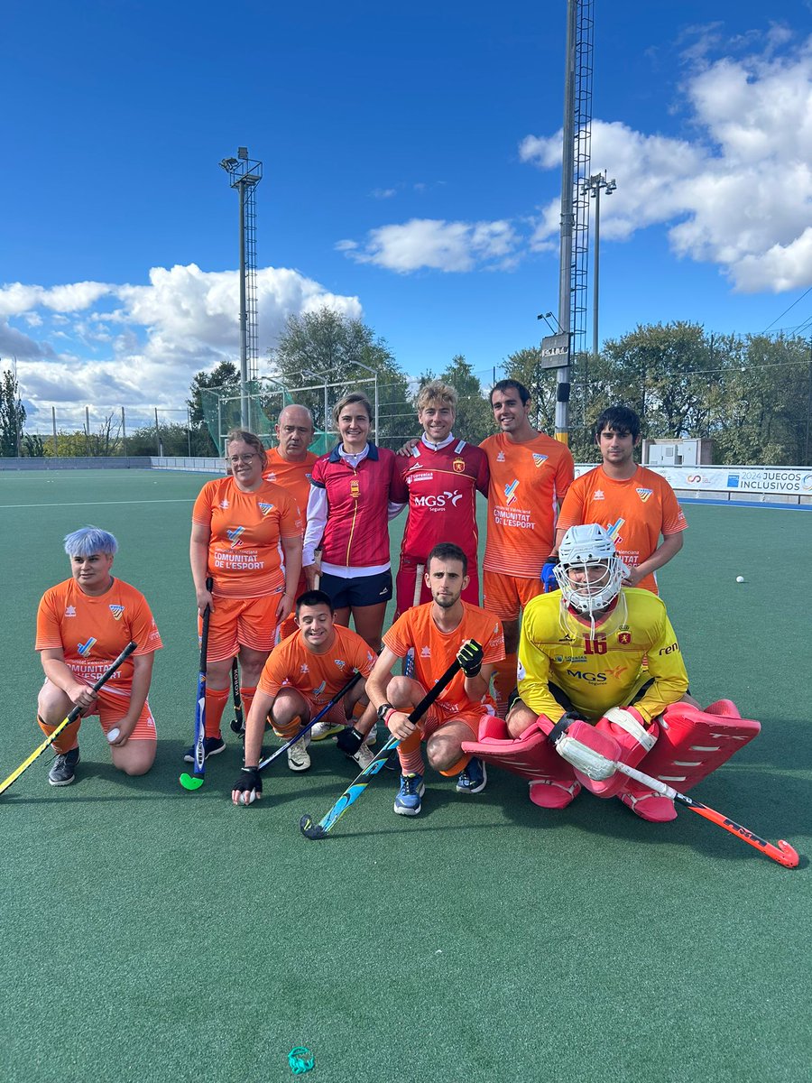 FHCV's tweet photo. La Selección FHCV de hockey plus se prepara para disputar los Juegos Inclusivos de Sanitas.

Y vaya fichajes de nivel han reforzado a nuestro equipo con nuestros valencianos @Lola_Riera y César Curiel además del jugador internacional y olímpico @aiglesias19 

#Hockey https://t.co/AXbYipcKdu