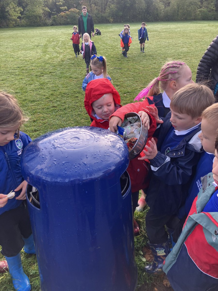 #GilwernYear1 have been exploring our school grounds to see how we can look after them by using our value of Respect . We picked up litter, tidied toys and replenished our bug hotel. #OutdoorLearning #Hum #GilwernValues <a href="/_OLW_/">DysguAwyrAgoredCymru/OutdoorLearningWales</a>