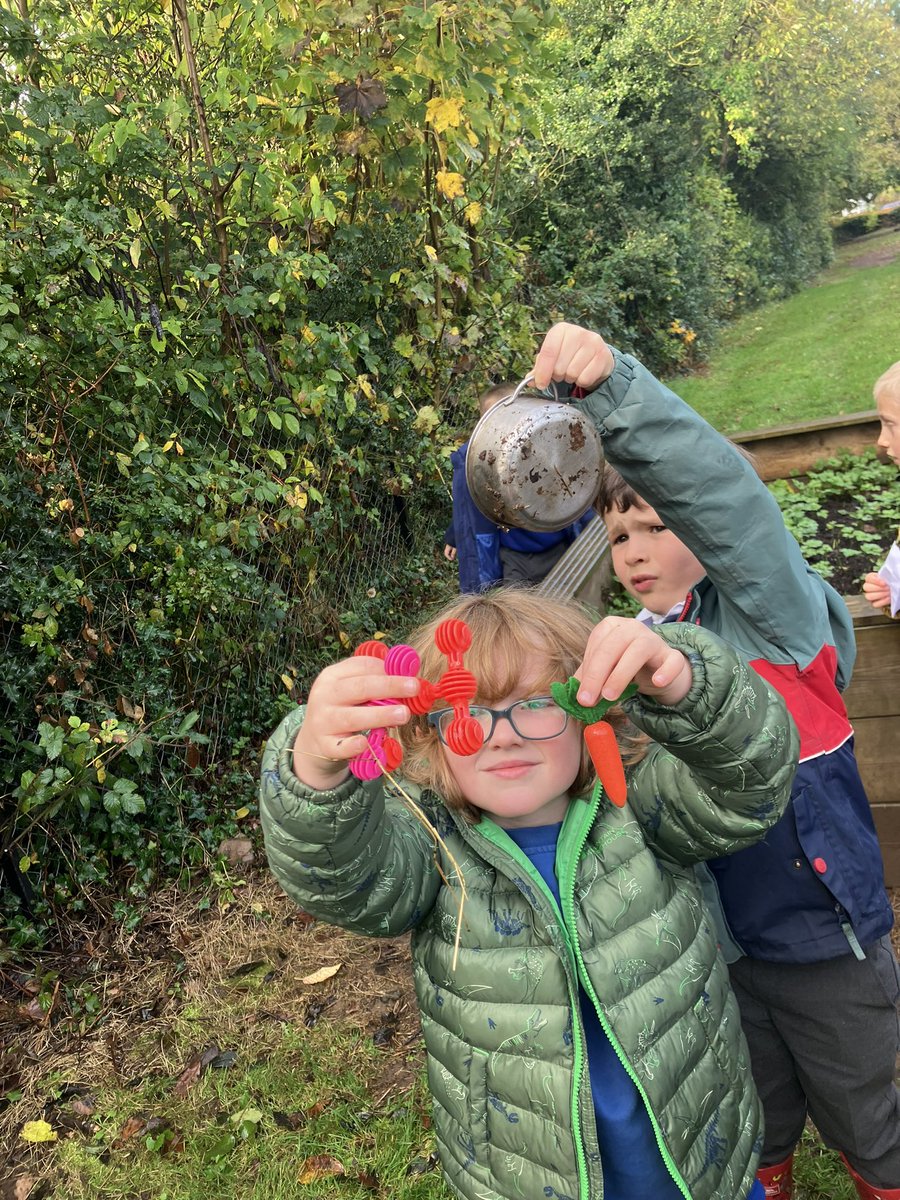 gilwern_school's tweet photo. #GilwernYear1 have been exploring our school grounds to see how we can look after them by using our value of Respect . We picked up litter, tidied toys and replenished our bug hotel. #OutdoorLearning #Hum #GilwernValues @_OLW_ https://t.co/MGmsUMMnJ7