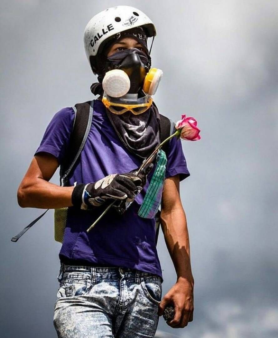 Hoy #17Oct, en el día que habría sido su cumpleaños, recordamos a Neomar Lander con gran cariño. Te llevamos en nuestros corazones y en nuestras luchas, y honramos el día de tu nacimiento