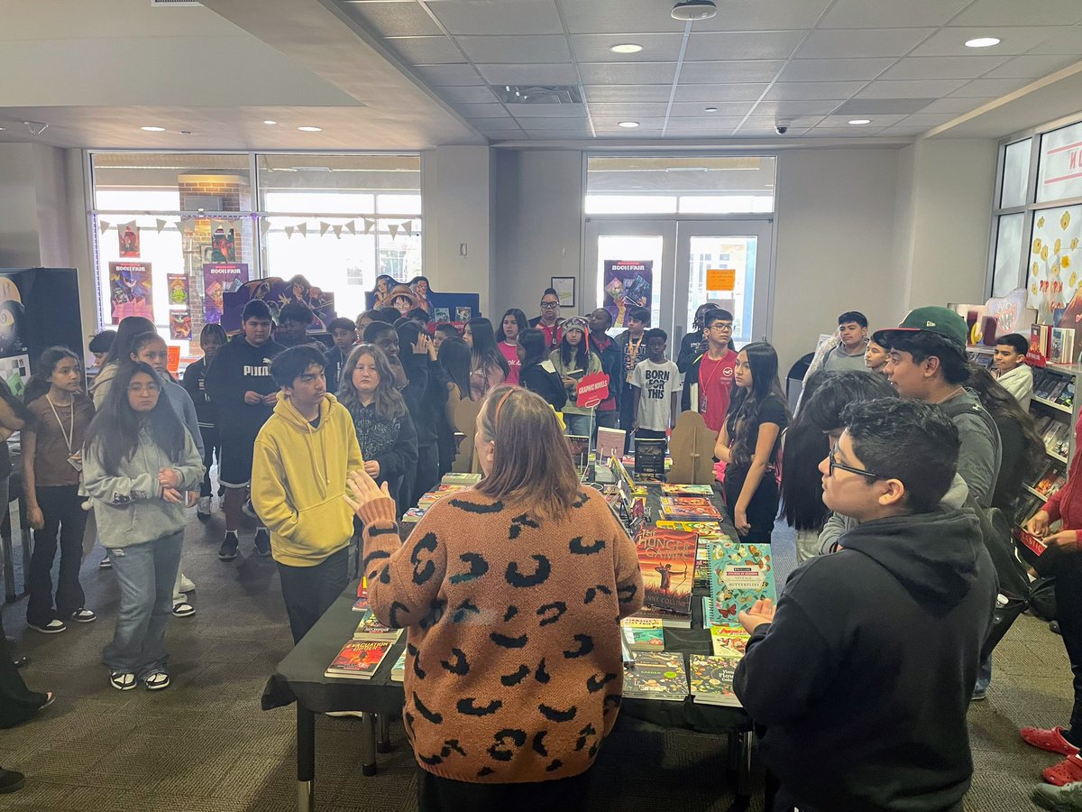 BookStackBlack's tweet photo. @Scholastic Book Fair frenzy 📚🤩 @SuperStallions @SheldonISD https://t.co/Sd18bqkQvl
