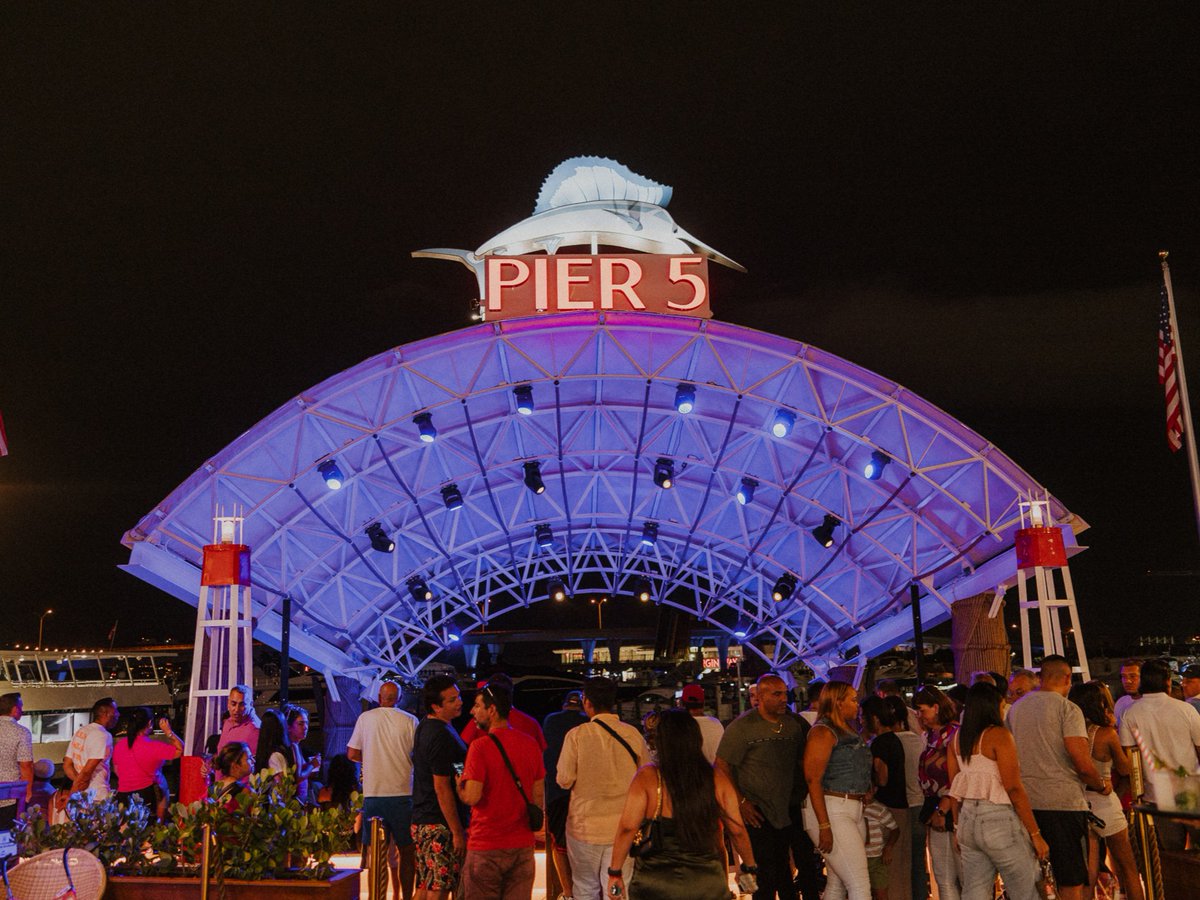 BreakwaterHg's tweet photo. Ahoy, matey!⚓️ On Thursday, October 31st, join us at @pier5bayside for Pirates of the Pier, an awesome pirate-themed Halloween party💰☠️ https://t.co/xv166soMXb