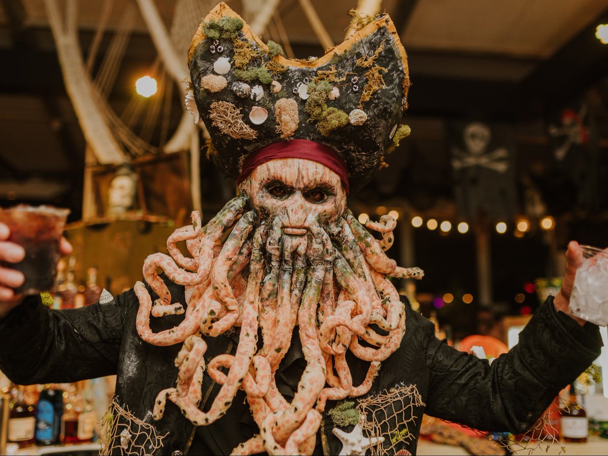 BreakwaterHg's tweet photo. Ahoy, matey!⚓️ On Thursday, October 31st, join us at @pier5bayside for Pirates of the Pier, an awesome pirate-themed Halloween party💰☠️ https://t.co/xv166soMXb