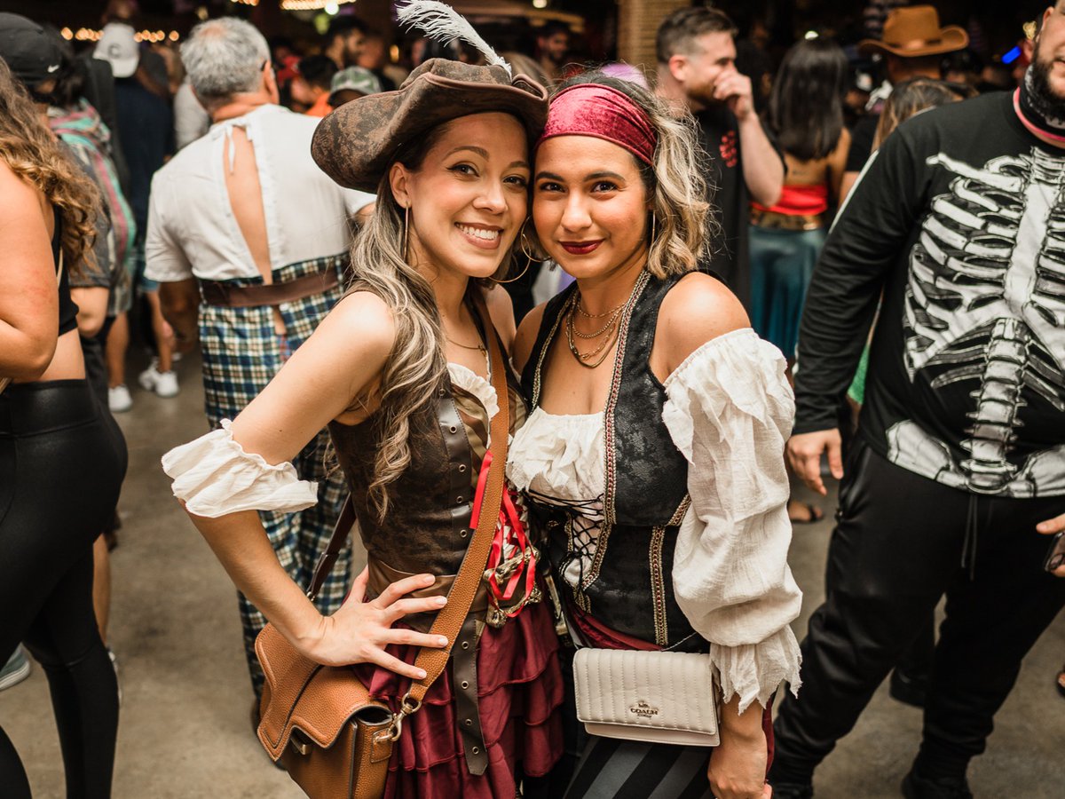 Ahoy, matey!⚓️ On Thursday, October 31st, join us at @pier5bayside for Pirates of the Pier, an awesome pirate-themed Halloween party💰☠️