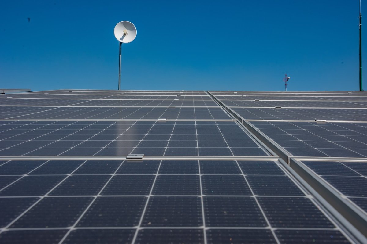 CFEmx's tweet photo. #CFEVerde | En los techos de la Central de Abasto de la Ciudad de México está la planta fotovoltaica más grande localizada dentro de una ciudad. https://t.co/eSZGAK5tkd