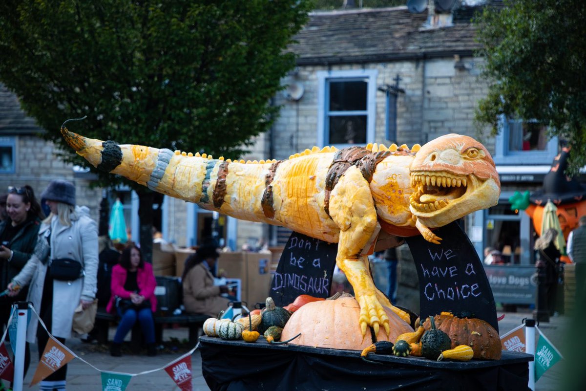 🎃🦖 Throwback to last year’s epic #PumpkinCarving! 

Join us this weekend for unforgettable movie-themed Pumpkin fun at Hebden Bridge Pumpkin Trail with FREE family activities, amazing #PumpkinArt and a cinematic twist! 🍿🎬 

#PumpkinTrail #HebdenBridge #FamilyFun #MovieMagic