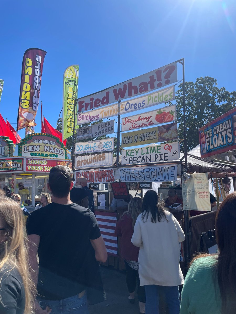 hogantaylorllp's tweet image. A group from our Little Rock office enjoyed a trip to the Arkansas State Fair for lunch! Nothing beats fair food, fun, and the chance to connect with colleagues outside the office. 🎡 #ArkansasStateFair #TeamOuting