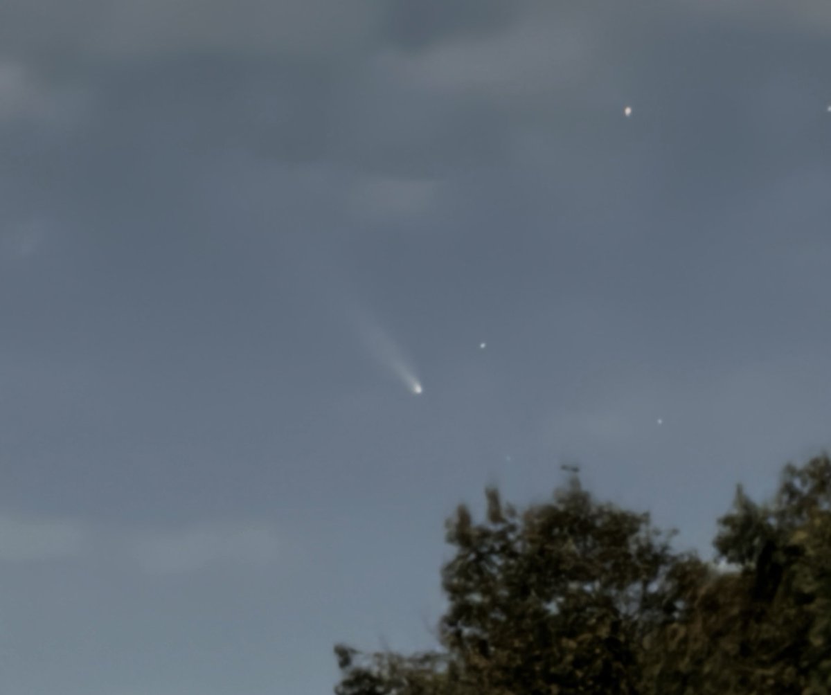 Mightychub's tweet photo. The #Comet C/2023 A3 (Tsuchinshan-ATLAS) tonight after at 20:00 over #Belper #Derbyshire in the western sky taken on the iPhone @VirtualAstro @BBCDerby @BBCMidsWeather @BBCMidlandsRBX #lookup @Willowglass12 @DerwentBirder @DanielCMartin1 https://t.co/U7vlENbGXY