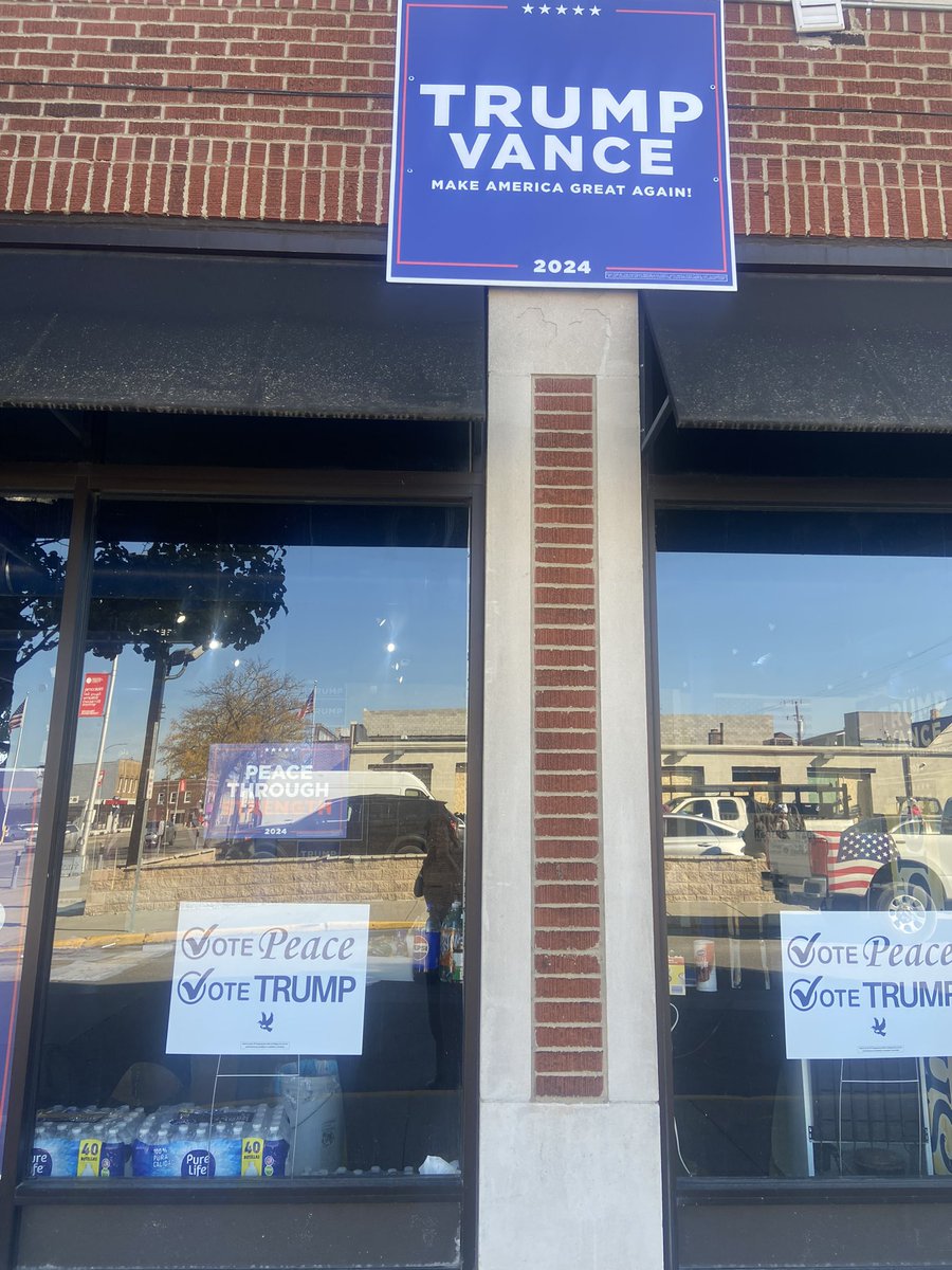 Informal_Noun's tweet image. Today I saw the Trump field office in majority Muslim city Hamtramck w the slogan “peace through strength”. It’s shameful that most of the left is abandoning Arab communities to this outright lie because they’re unwilling to openly oppose Harris. End the Genocide. #voteJillStein