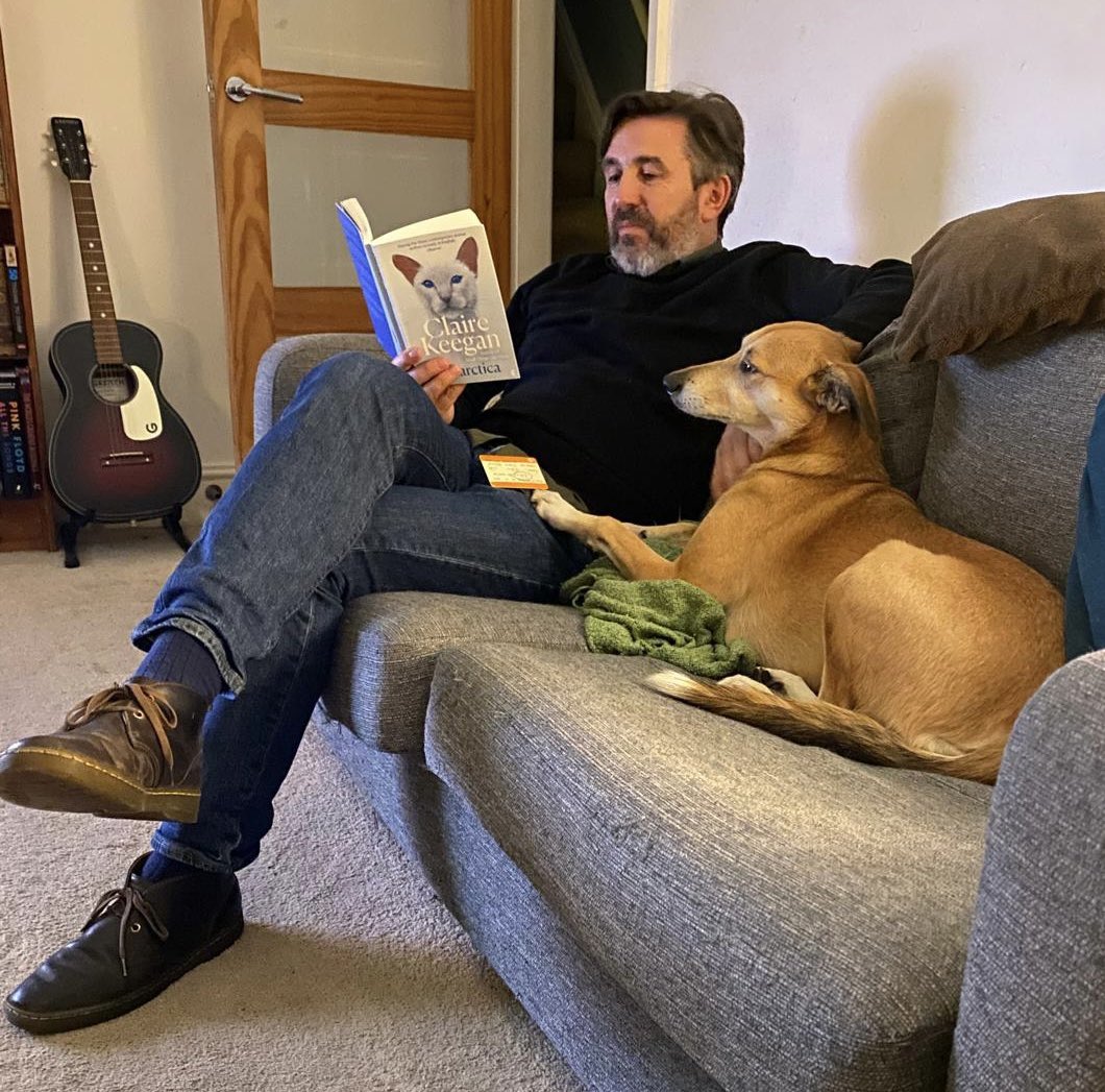 belmontrivera's tweet photo. @ruskin147 Perfect company with a book. Willow wasn’t keen on the book cover if we’re honest. https://t.co/IWMIlJmEmw