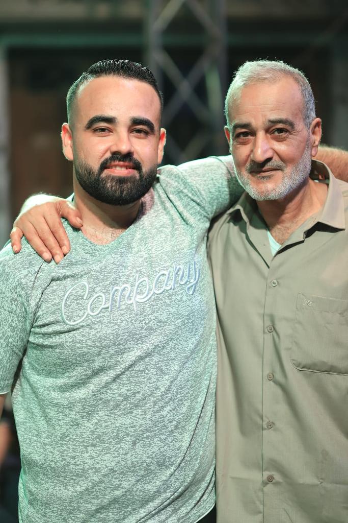 bahaa_ledawi's tweet photo. كان لدي #أب كـ الجنة رحل ليُخبرني أن الطيبون يرحلون مبكراً 
كأن وجههُ أبي سلاماً يُلازم قلبي مات أبي ومات السلام فـي قلبي 
اللهم أغفر لأبي وأختي ونور قبرهم إلى قيام الساعة وإجعلهم من أهل الفردوس الأعلى
واجعلني من البارين بأبي حتى بعد موته اللهم لاتقطع ذكرهم وسخر لهم من يدعو لهم https://t.co/y2jzh78vsi