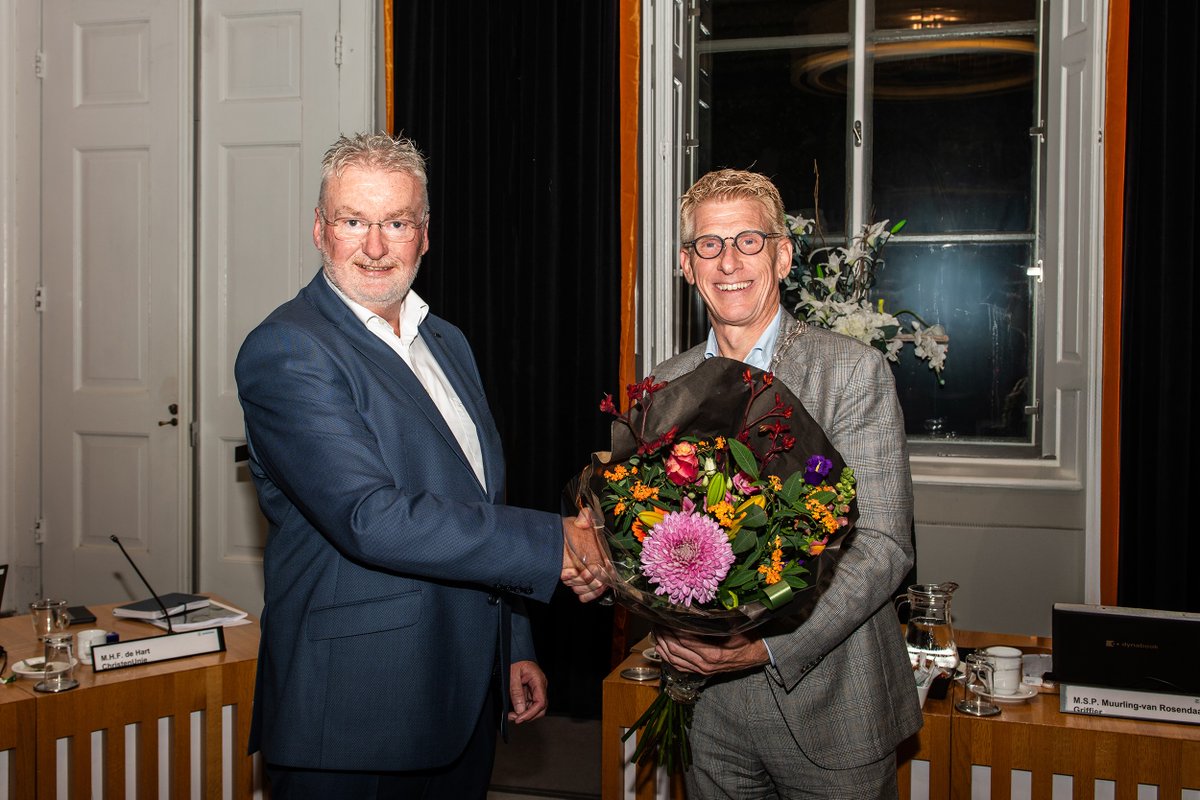 Vanavond is tijdens een extra raadsvergadering Wilco de Graaff geïnstalleerd als wethouder. Hij neemt hiermee het stokje over van Kees Zondag. In de collegevergadering van 29 oktober zal de definitieve portefeuilleverdeling worden vastgesteld.
obi41.nl/2p82sy35