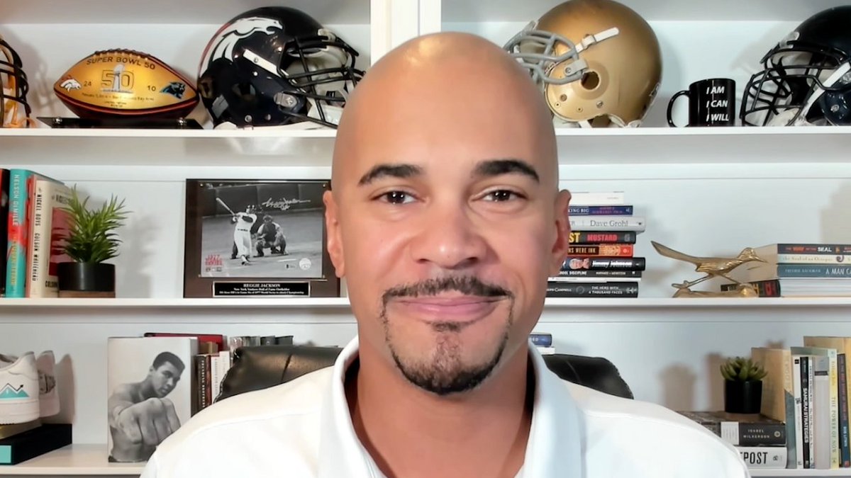 NDAlumni's tweet image. What'll it take to zap the Yellow Jackets in ATL? Super Bowl Champion and Notre Dame radio analyst Ryan Harris '07 breaks it down before the Irish take on Georgia Tech. #GoIrish ☘️#BeatYellowJackets 🐝

📽️➡️ youtu.be/YiFQnswR5O4