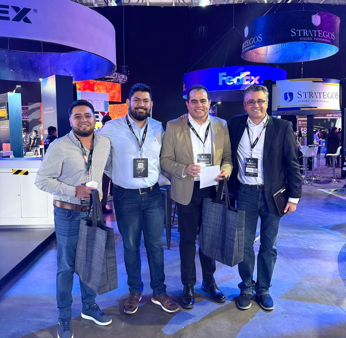 JUANP_DELEON's tweet photo. Pura gente chingona en el #ForoGo de @COFOCE https://t.co/K8JXlg3gHW