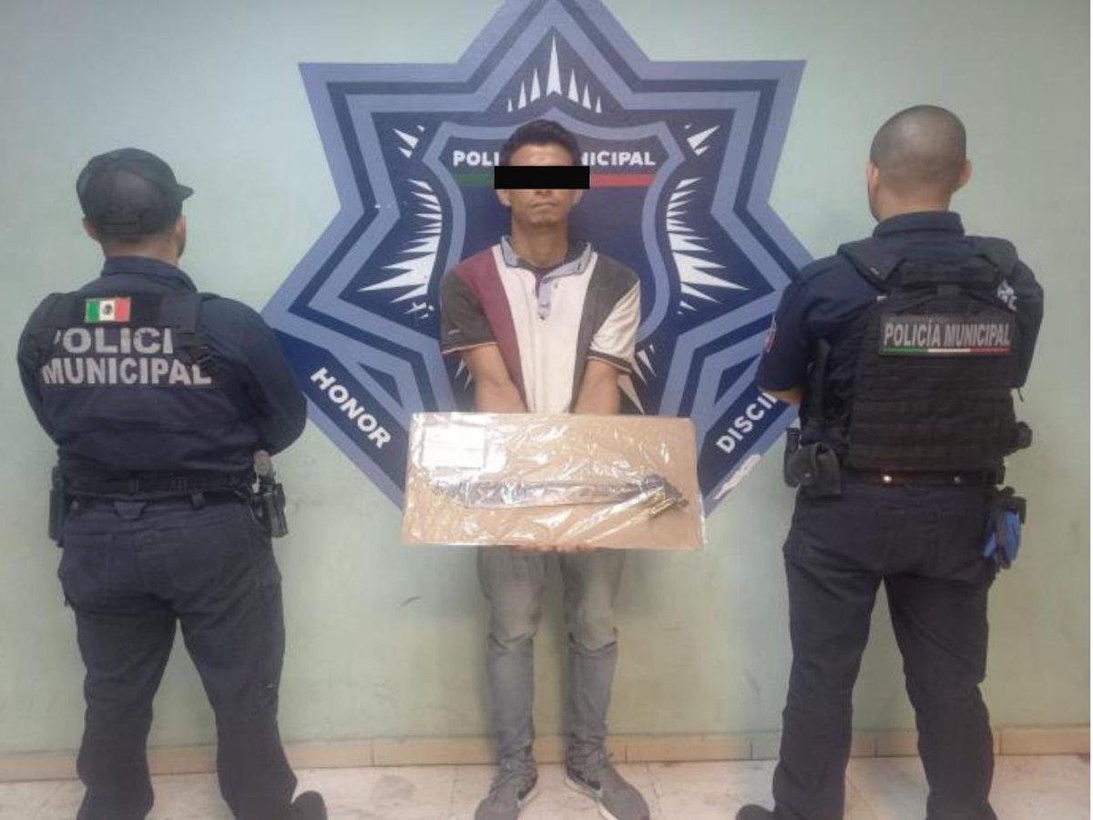 Elementos de la Secretaría de Seguridad Pública Municipal y Marina, detuvieron a Ramón Armando “N.”, de 27 años, por presunta portación de un arma prohibida, durante rondines preventivos en la colonia Luis Echeverría. 
#SeguimosAvanzando #Seguridad #Cajeme #PrevenciónDelDelito