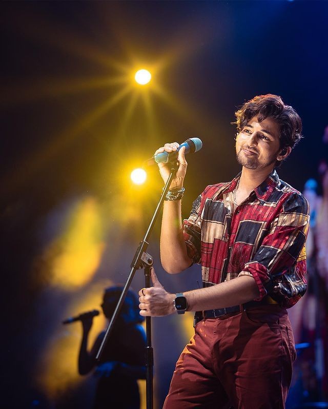samiiee_09's tweet photo. Happy happy birthday @DarshanRavalDZ 💙🌙 keep shining always...<3
Mere aasmano ka tu "sitara" hai🌟 https://t.co/mXlBX1zIaF