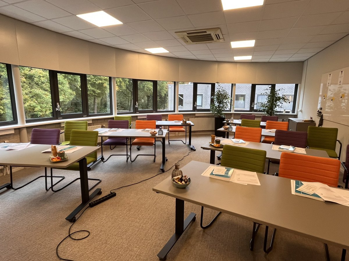 MaritaEskes's tweet photo. Leuk om ook dit jaar weer betrokken te zijn bij Stichting @deltadebilt! In deze leergang werk ik met leerkrachten #onderbouw aan een goede #taalstart voor het jonge kind. 

Iedereen had zich ingelezen, waardoor de middag gelijk begon met een gesprek over de literatuur. @bilde034 https://t.co/DhWkIA0sUg