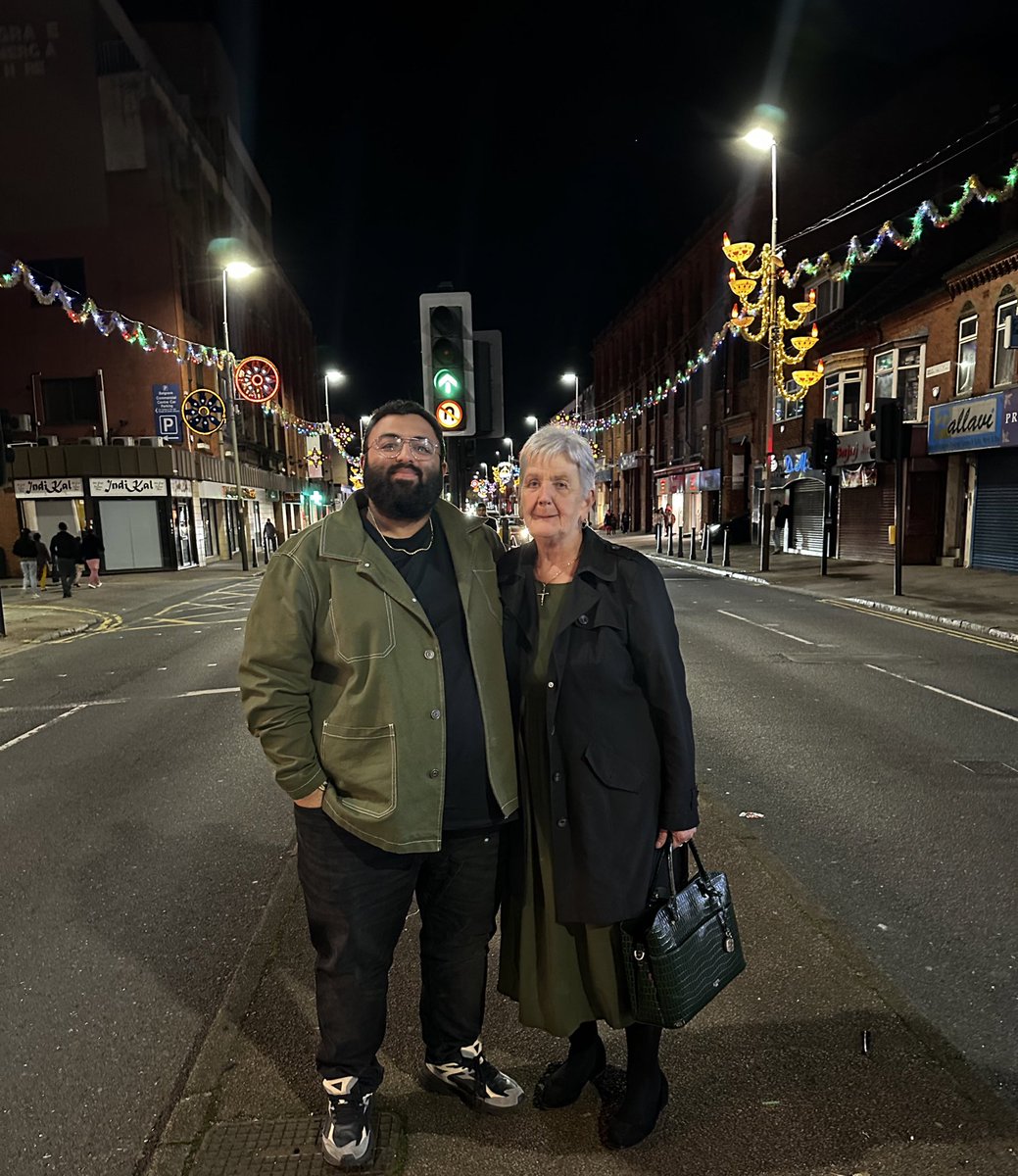 What a difference a year makes…

This time last year up to 30k people filled our Golden Mile to watch the Diwali lights being switched on! 

Today…closed shops and empty restaurants 😬

Glad to have kicked off Diwali with <a href="/dianecank145/">Diane Cank</a> and <a href="/rita_patel_/">Rita Patel</a> on Belgrave Road 🪔