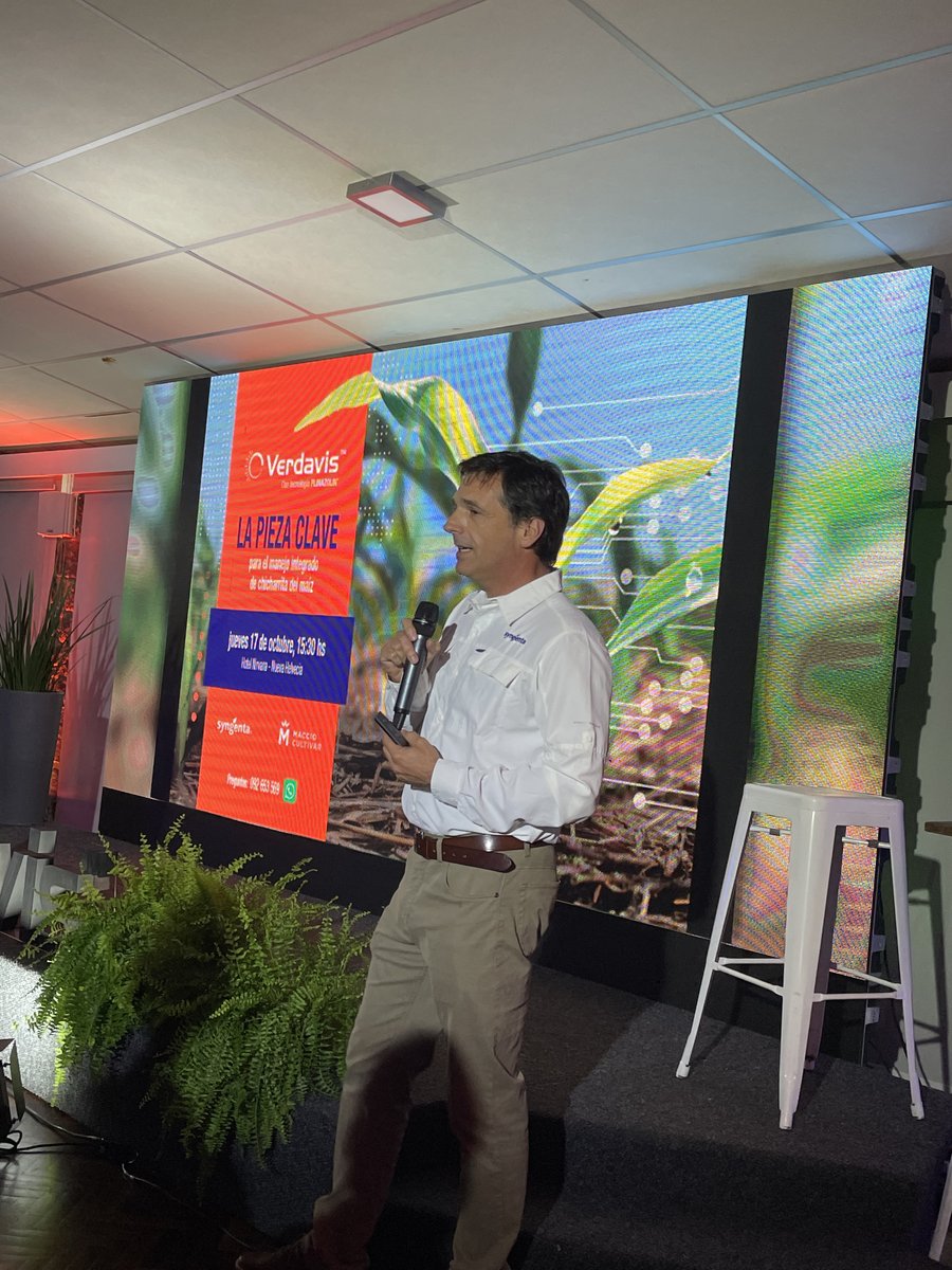 SyngentaUy's tweet photo. ¡Comienza el lanzamiento de #VERDAVIS®!
José Luis Inciarte (@JoseInciarte1) Gerente de Ventas y Marketing de @SyngentaUy nos da la bienvenida al evento, subrayando la importancia de la investigación y la innovación para encontrar soluciones a los problemas de la agricultura. 🌱 https://t.co/eNCMr3nRpe