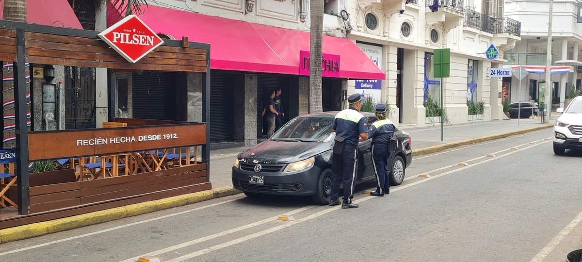 SchieferDuarte's tweet photo. @OutOfParaguay Es que la gente se cansa de ver como coimean los zorros... para esto únicamente sirvió la bicisenda... https://t.co/kplkjR8AX1