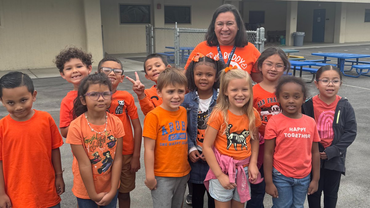 CLMariners's tweet photo. Mariners put the "I" in "KIND!" Our students and staff wore orange to school yesterday in celebration of a no-bullying campus where every student can feel welcome and make friends. #UnityDay #MarinerPride https://t.co/6O4IMG5niC