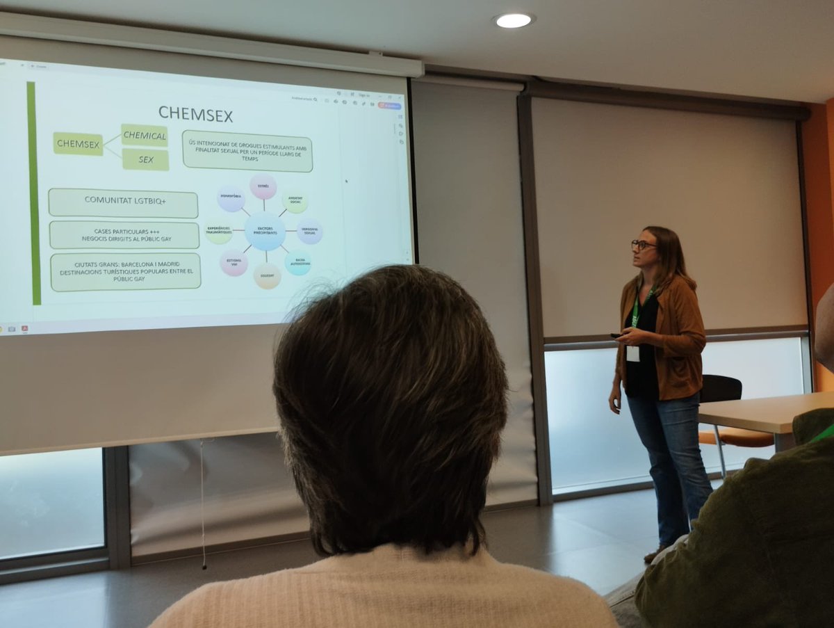 mariaboix1's tweet image. Feliç de poder aportar el meu granet de sorra al Congrés Català d’infermeria de Salut Mental organizat per @ASCISAM al @COIBarcelona. Un plaer poder assistir-hi i com sempre sortir-ne amb tants nous aprenentatges!