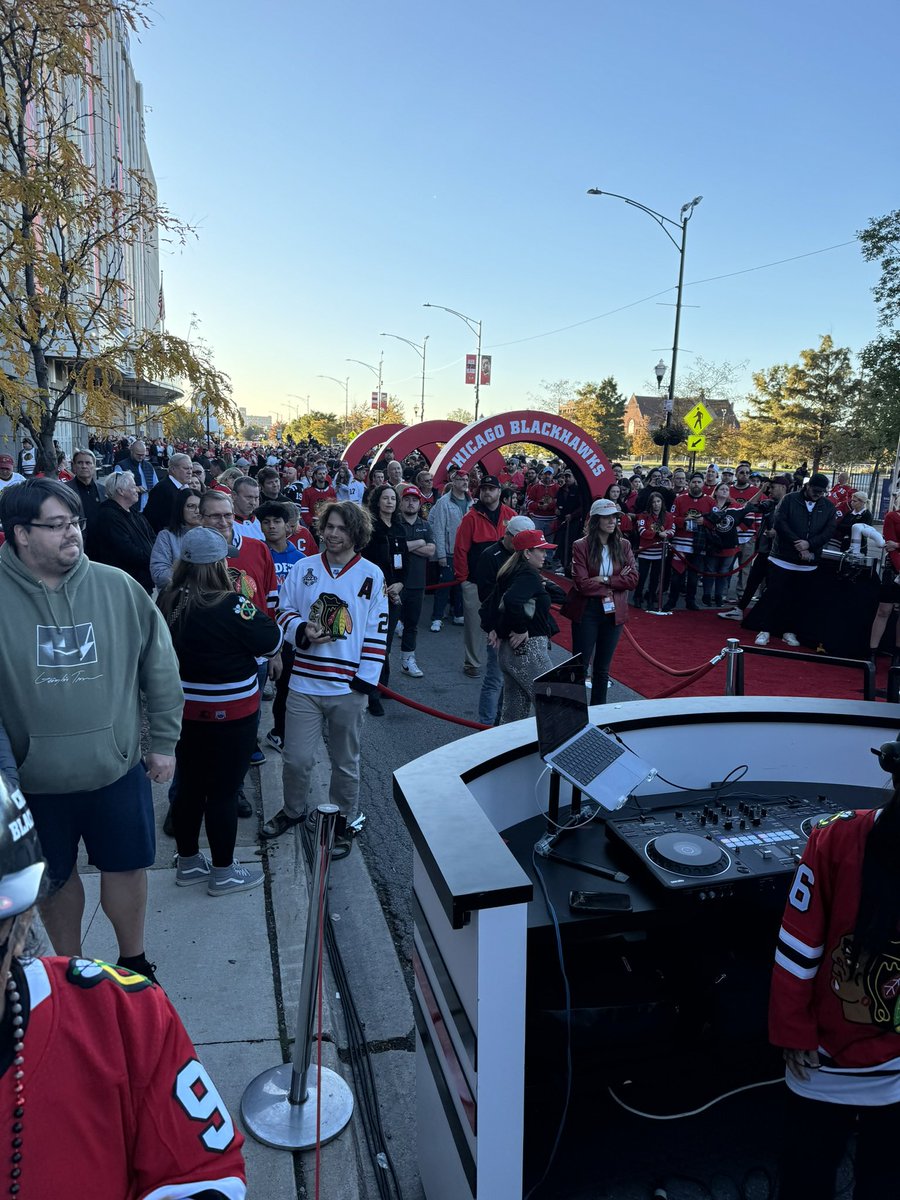 Great scene outside the UC as the #Blackhawks get ready for tonight’s home opener. Fans are out in full force!