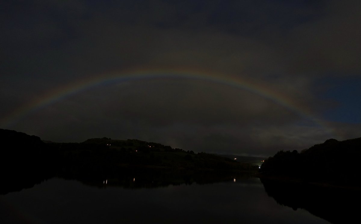 Comet A3 Tsuchinshan-Atlas from Damflask Reservoir in the South Yorkshire Peak District tonight. More impressive  was the Moonbow that appeared over the Reservoir to the west.