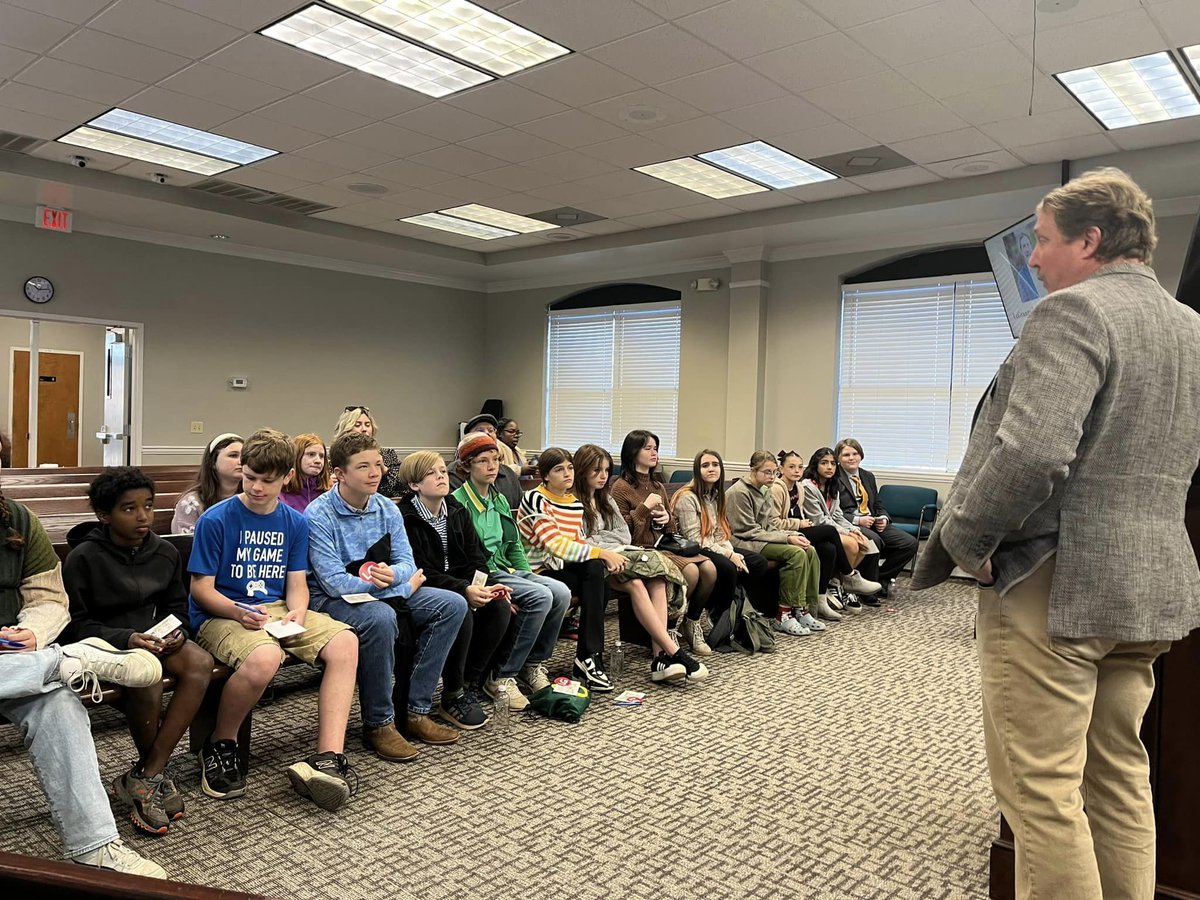 Today, students from Hillside Montessori visited City Hall to learn about local government from Mayor Jim Arrington, Mayor Pro Tem Quay Boddie and Assistant City Manager Bill Bulloch. It was wonderful to have local young leaders be excited to learn about local government.