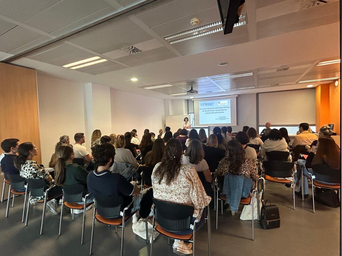 m_ragull's tweet image. Amb  @ana_sotomunera  estem encantats d haber particpat amb un taller sobre recuperacio de les adiccions basat en mindfulness (MBAR) al congres catala dinfermeria de salut mental  organitzat per l @ASCISAM al @COIBarcelona. @CSdMaresme