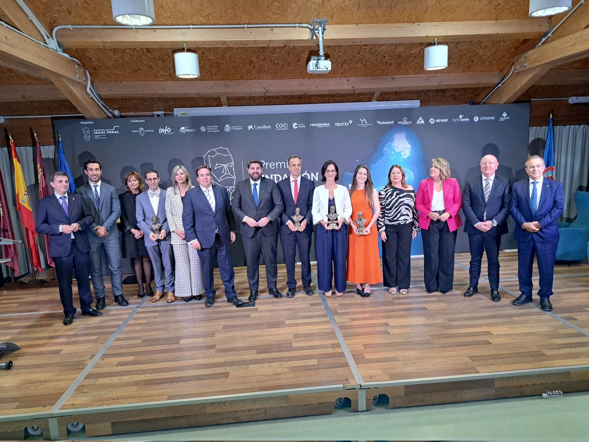 EMUASA_Clientes's tweet photo. And the winnner is..🤭
Todo un honor recibir #PremiosFIP24 #innovación #LifeConquer  ¡Gracias! 💙 @F_Isaacper 
Felicidades a todos los premiados 
@pccomponentes
@grupohefame
#vivainvitrodiagnostics https://t.co/gZxAszBRBd