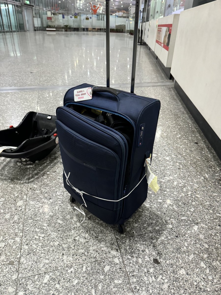 milan_baid's tweet photo. @AirIndiaX @JM_Scindia - You 1st damage a luggage and then your staff at Kolkata, Rohit Anthony Francis and Sangeet Dhole have the audacity to argue at 1 am at night. Zero empathy for travelling with a kid

@TataCompanies @narendramodi https://t.co/ldmzwTKYDe