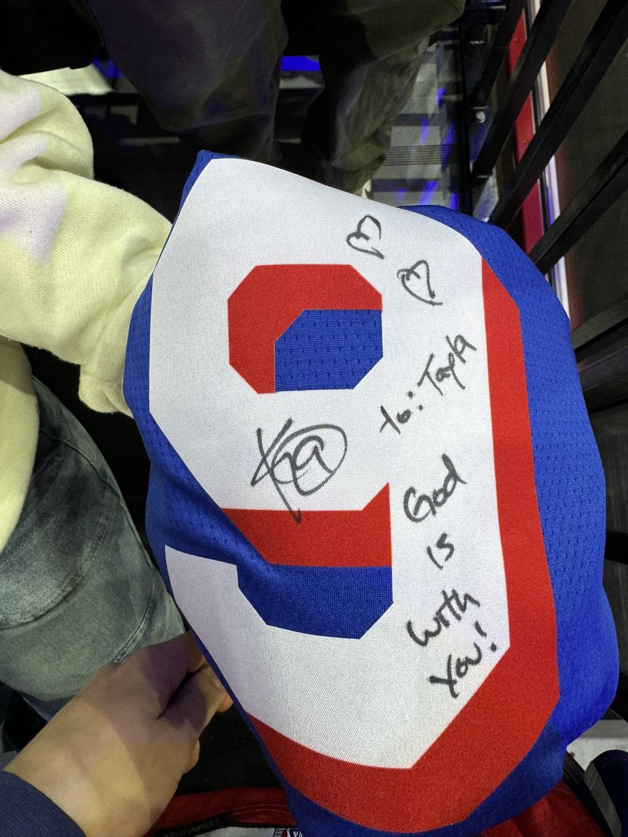 JoshReynolds24's tweet photo. Man, people are awesome…

My guy @braydenkolo24 heard Tayla’s story about her 2nd bout with cancer &amp; thought he’d get his guy Kelly Oubre to sign a jersey for her. The coolest.

S/O Brayden &amp; everyone who has donated to her GoFundMe. I’m proud to call you all friends, for real♥️ https://t.co/Zg7gsSTwqw