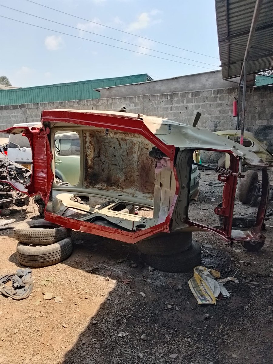 Shani_Electrics's tweet image. Red oxide for rust proofing then a layer of Gravitex then a coat of paint.

#ProjectBug