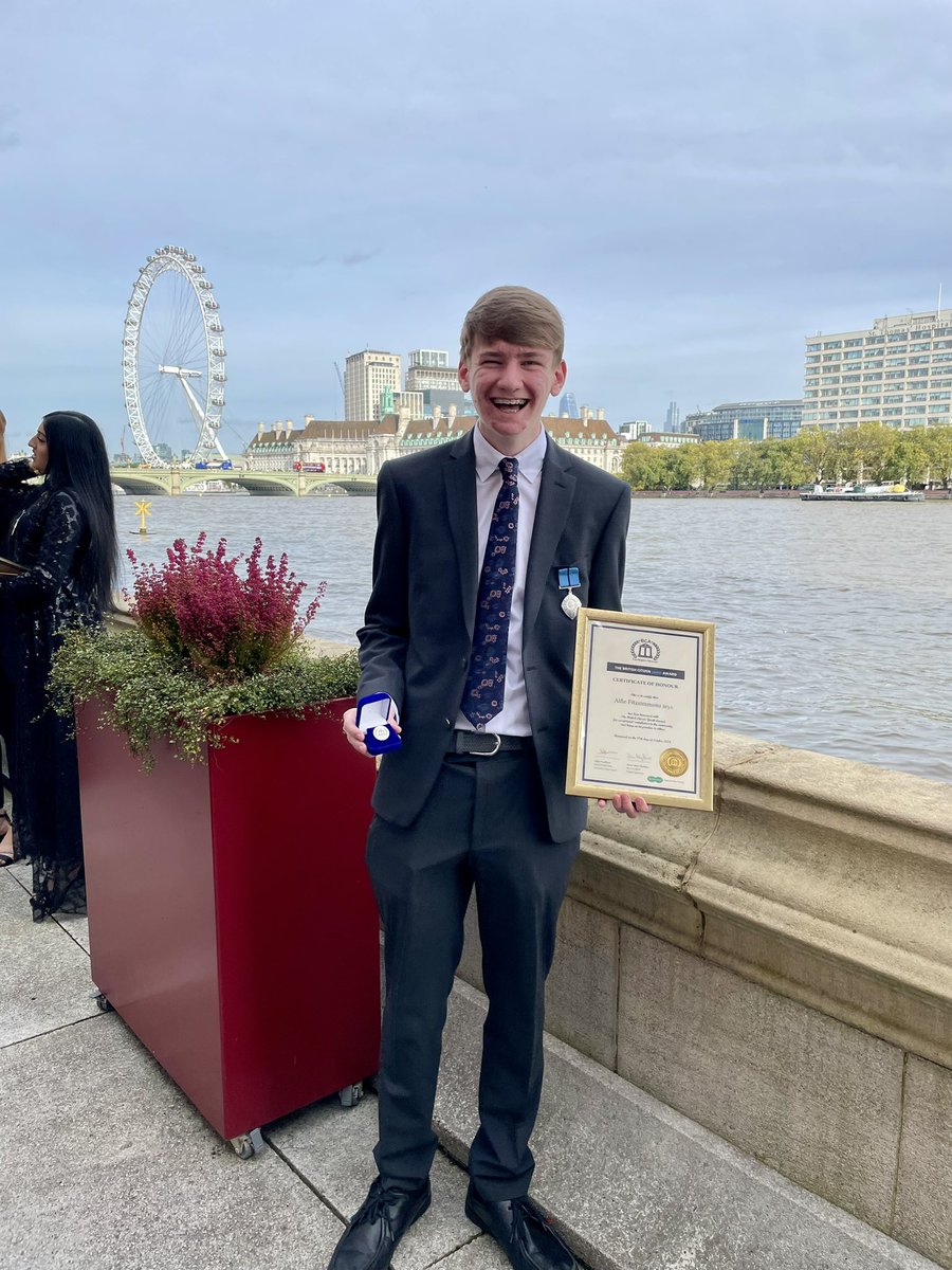 AlfiesSquad's tweet photo. This photo is proof that anything is possible, and even after the most upsetting times in your life, you will smile again.
It’s amazing what this kid has achieved in 7 years &amp; what he will achieve in the years to come 💙❤️ https://t.co/SXNad8GCMd