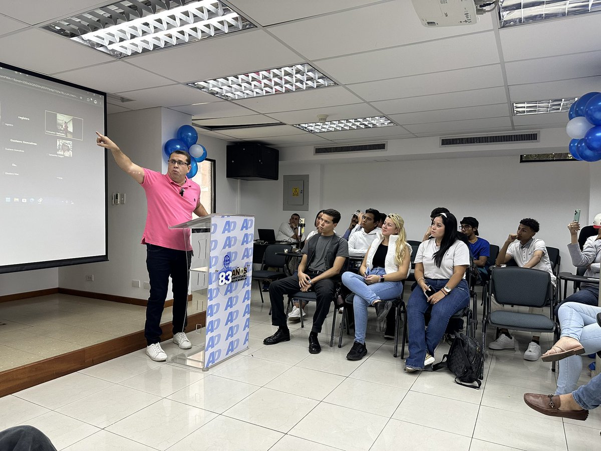 Negal Morales: le propongo a la <a href="/ADJuventudVE_/">JAD Venezuela</a> que fundemos la Cátedra Libre “Rómulo Betancourt”, desde la semana que viene en la casa de #AcciónDemocrática en Chacao. El primer capítulo será “Venezuela, Política y Petróleo”.