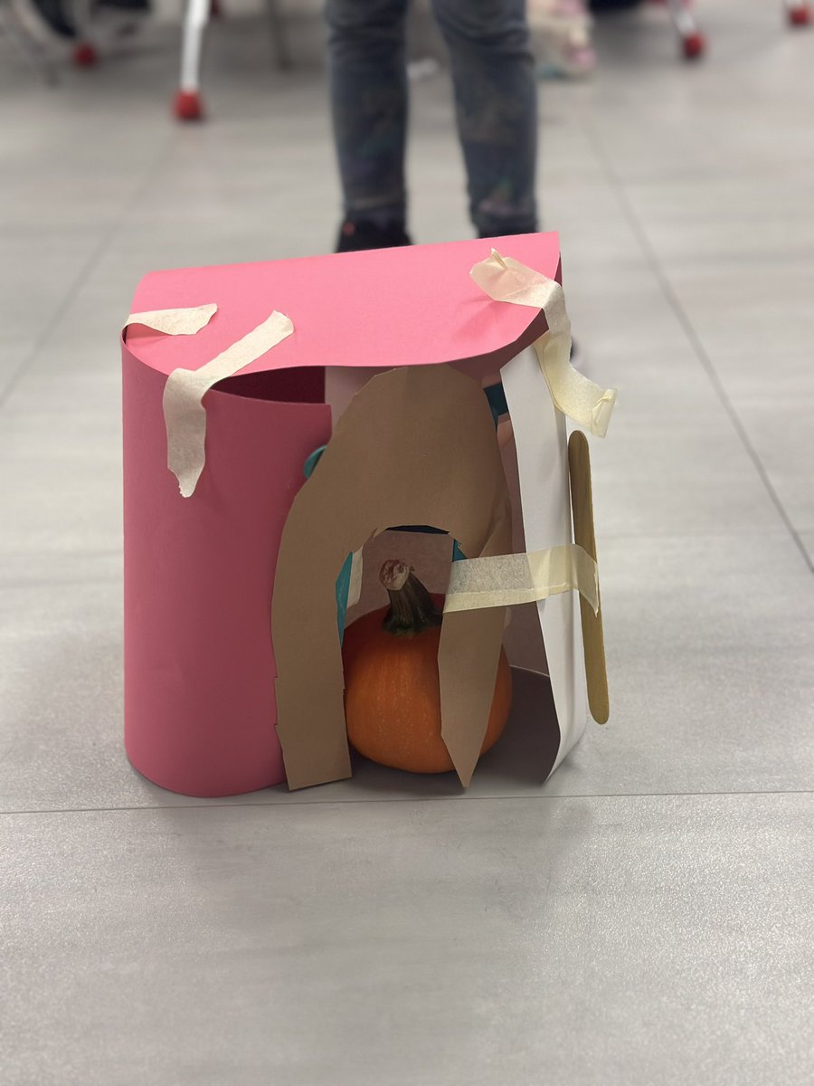 stemlpisd's tweet image. Had a blast with College Park Elementary Kindergarteners today! 🎃 They built shelters to protect Spookley the Square Pumpkin and his friends from a windstorm! 💨 These young engineers did an amazing job! 👏 #STEM #KindergartenEngineers #Spookley #STEMinAction @lpisd